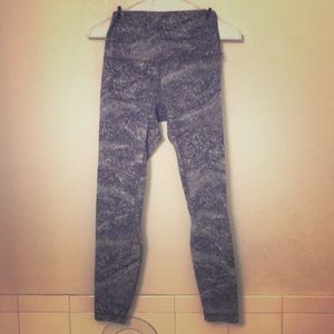 Lululemon pants aling